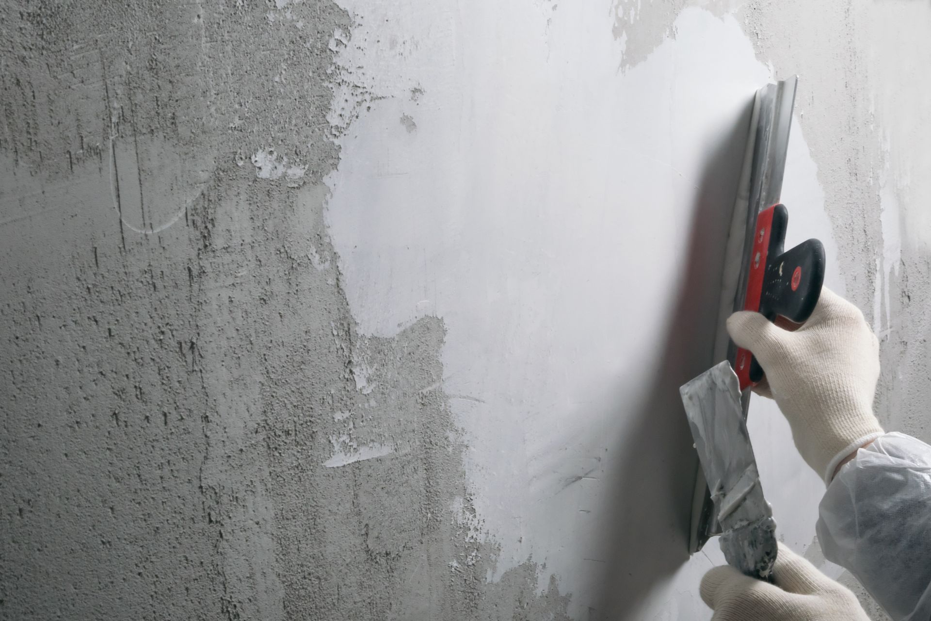 image of stucco contractor performing a stucco repair
